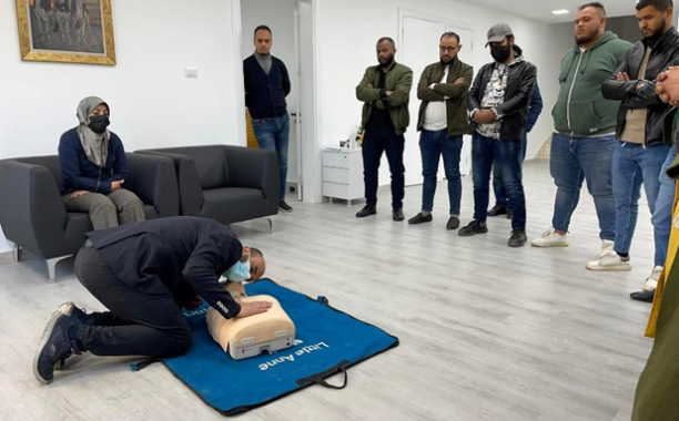 انطلاق دورة تدريبية في مجال الإسعافات الأولية والسلامة المهنية للصحفيين في باكورة البرنامج التدريبي للهيئة